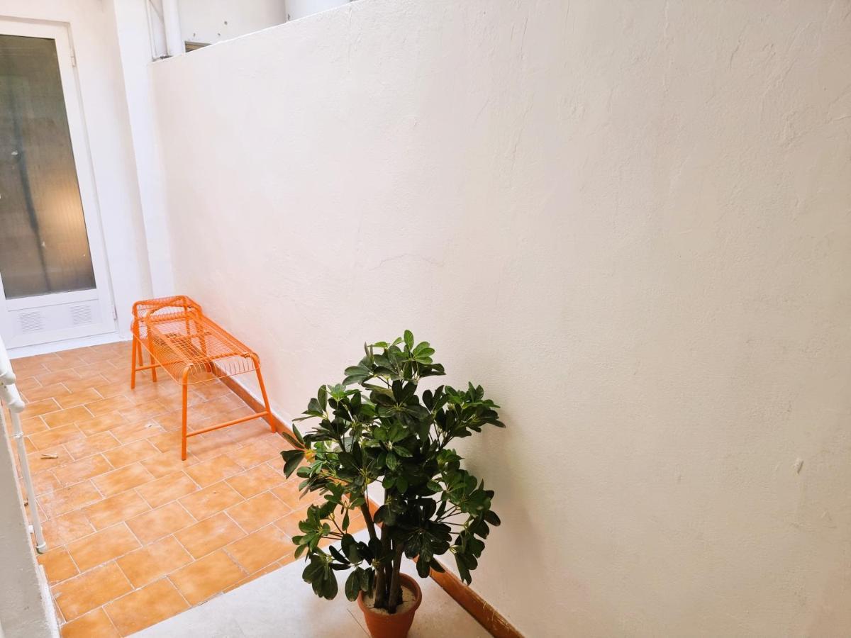 Claudia Tourist Apartment Аликанте Екстериор снимка