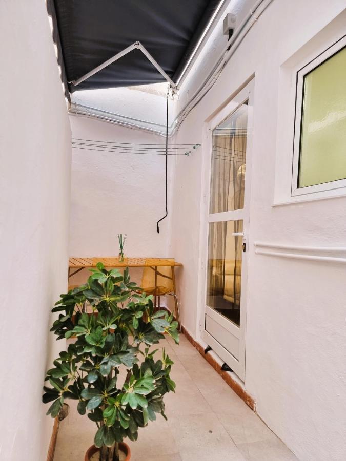 Claudia Tourist Apartment Аликанте Екстериор снимка